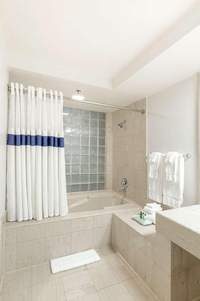 Atheneum Suite Hotel Детройт Стая снимка