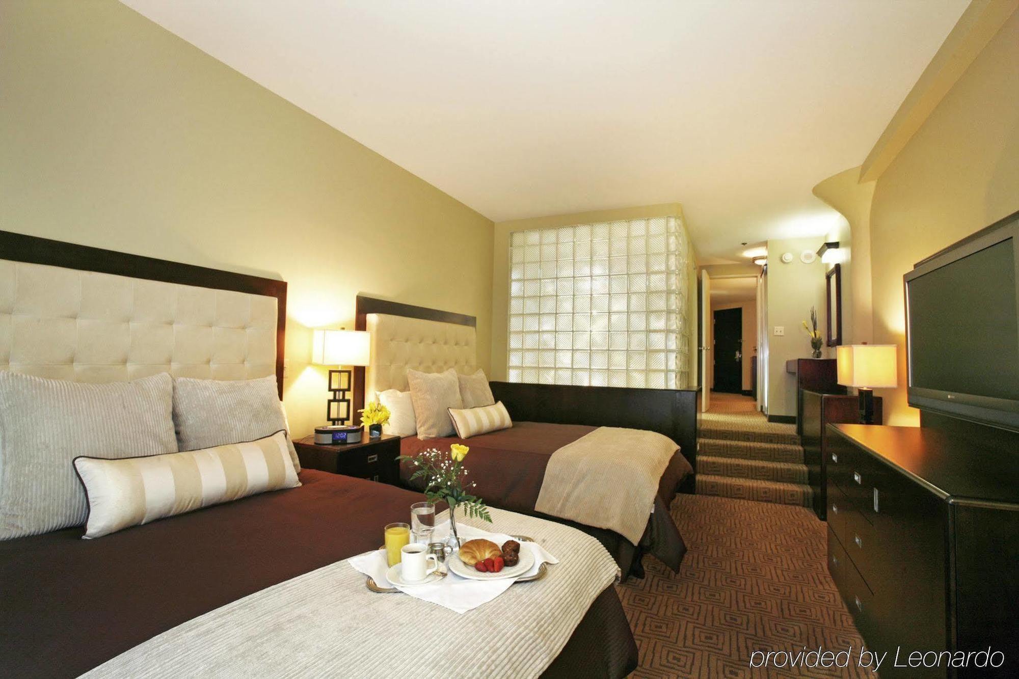 Atheneum Suite Hotel Детройт Стая снимка